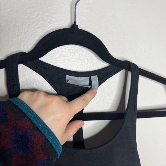 Athleta Swift Reach & Restore Tank Top Black 457973 with Pads Womens - Picture 4 of 9